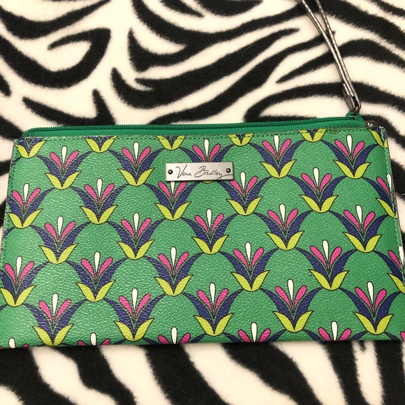 Vera Bradley Handbags - Vera Bradley Wristlet